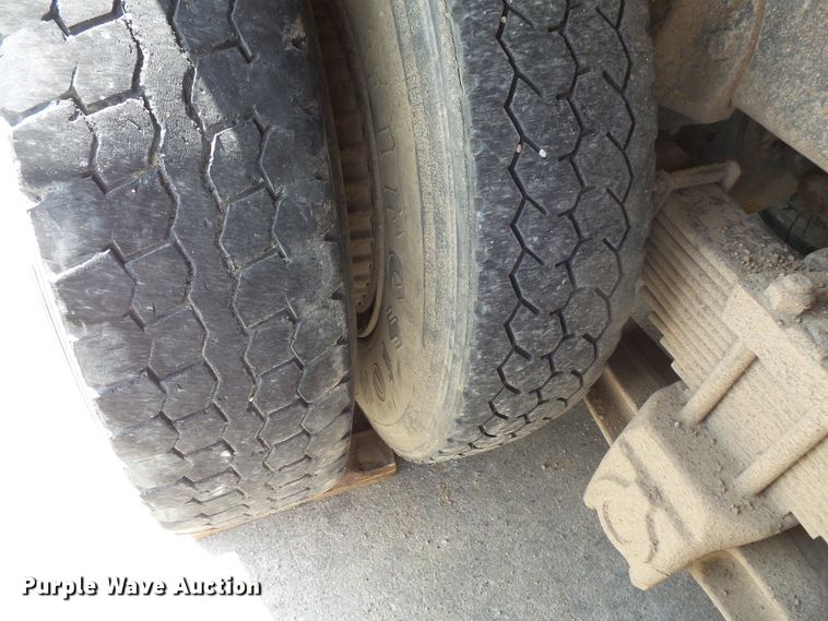 image for item FU9342 1988 Ford L9000 dump truck