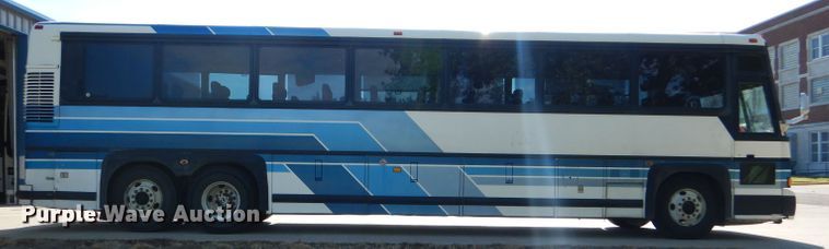 image for item FY9735 1993 MCI 102-C3 coach bus