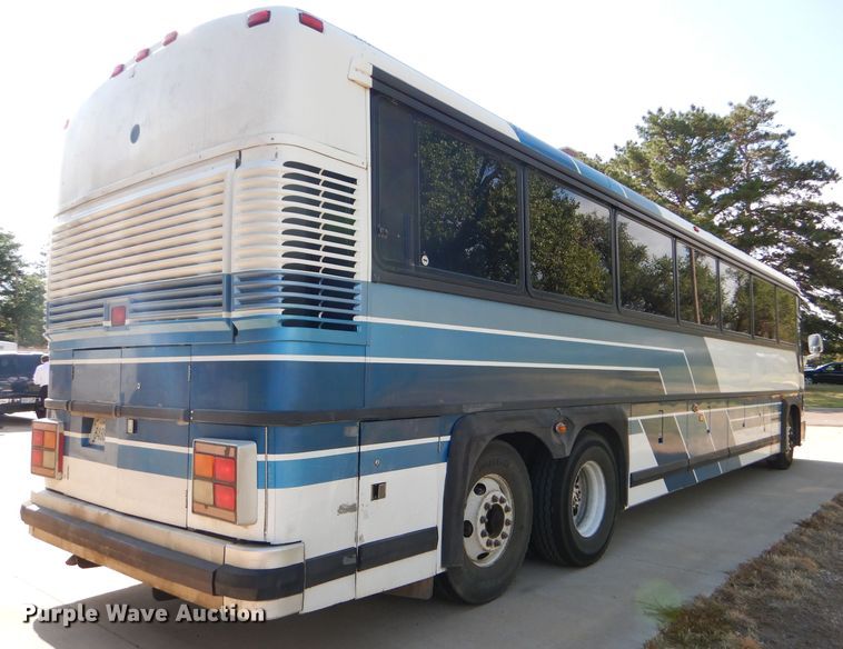 image for item FY9735 1993 MCI 102-C3 coach bus