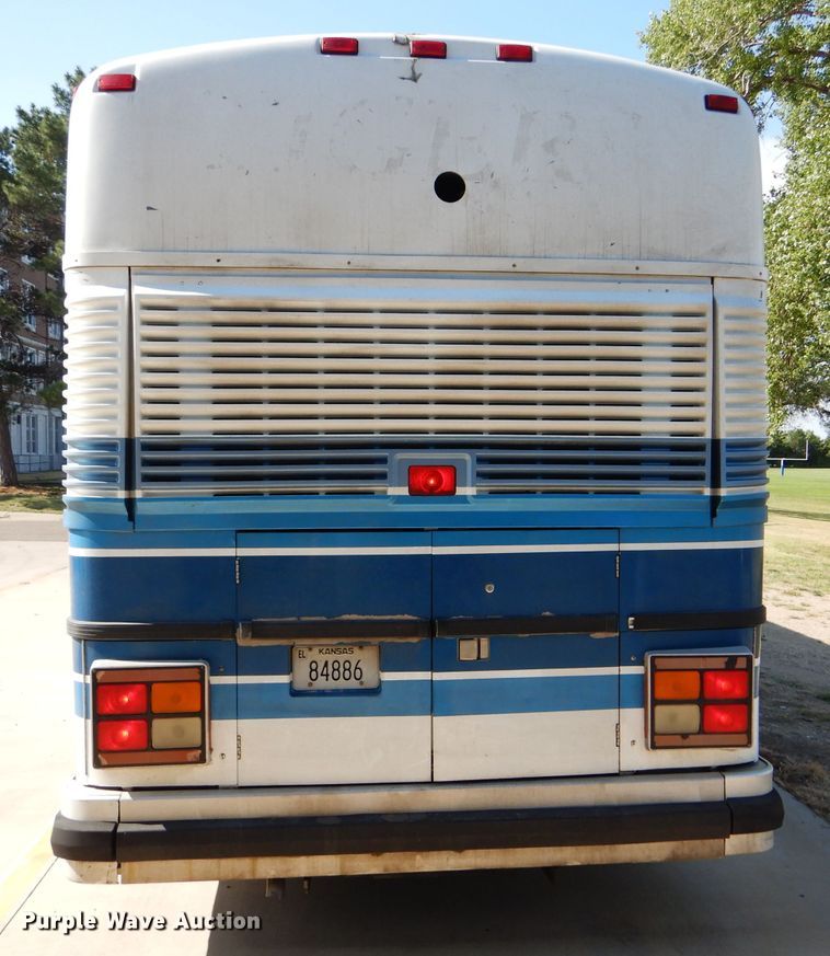 image for item FY9735 1993 MCI 102-C3 coach bus