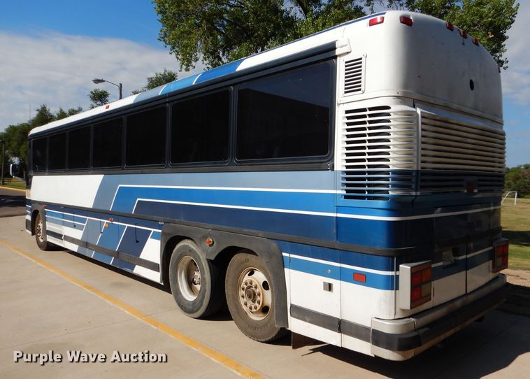 image for item FY9735 1993 MCI 102-C3 coach bus