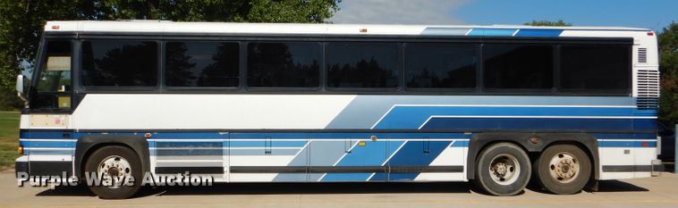 image for item FY9735 1993 MCI 102-C3 coach bus