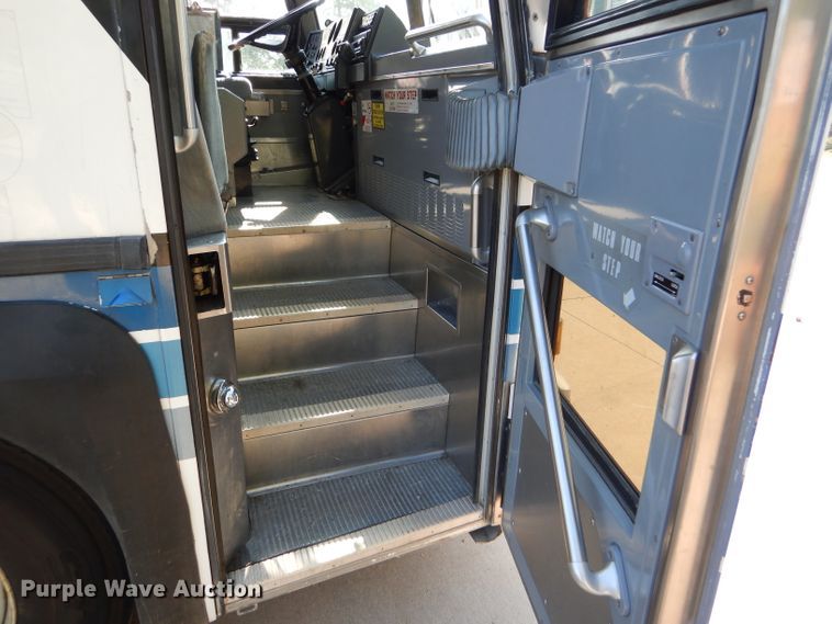 image for item FY9735 1993 MCI 102-C3 coach bus