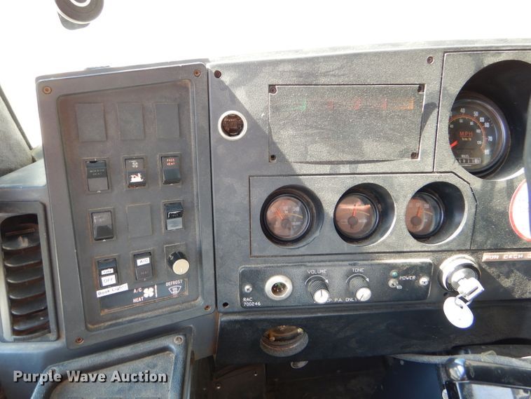 image for item FY9735 1993 MCI 102-C3 coach bus