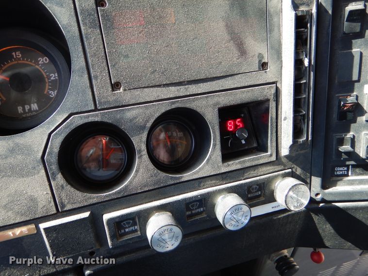 image for item FY9735 1993 MCI 102-C3 coach bus