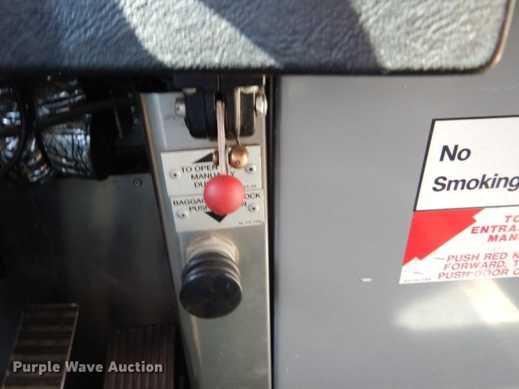 image for item FY9735 1993 MCI 102-C3 coach bus