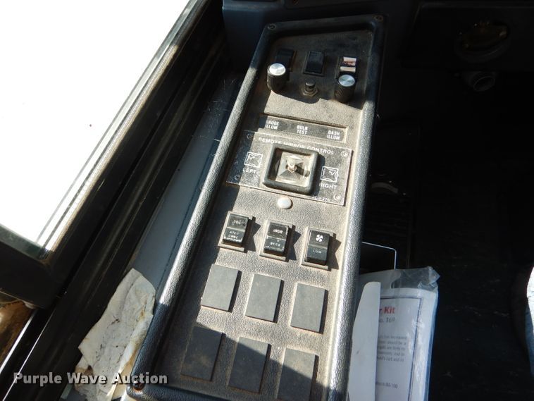 image for item FY9735 1993 MCI 102-C3 coach bus