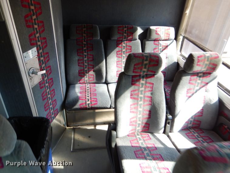 image for item FY9735 1993 MCI 102-C3 coach bus