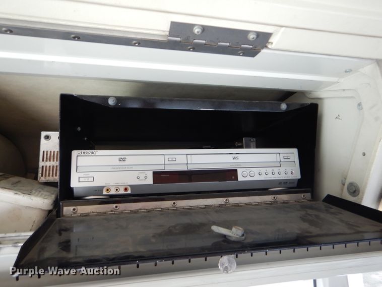 image for item FY9735 1993 MCI 102-C3 coach bus