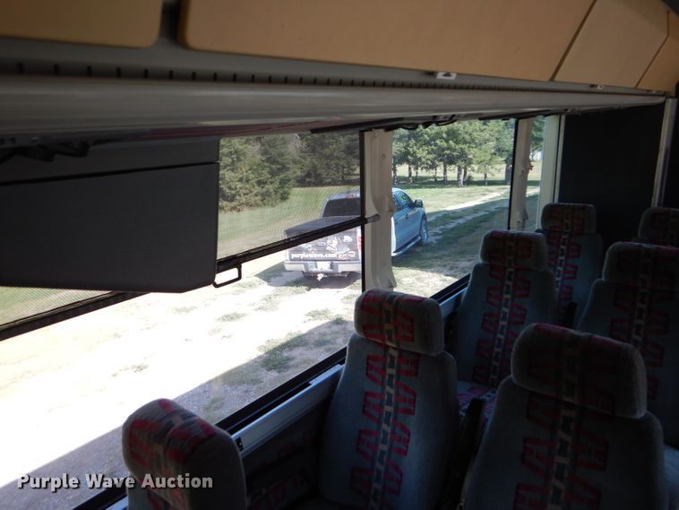 image for item FY9735 1993 MCI 102-C3 coach bus