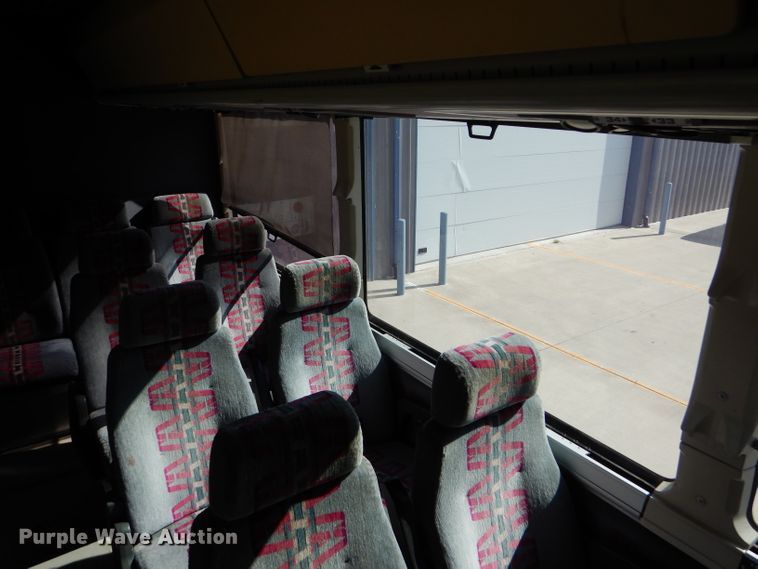 image for item FY9735 1993 MCI 102-C3 coach bus