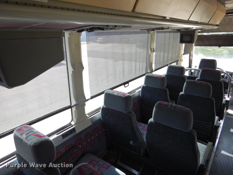 image for item FY9735 1993 MCI 102-C3 coach bus