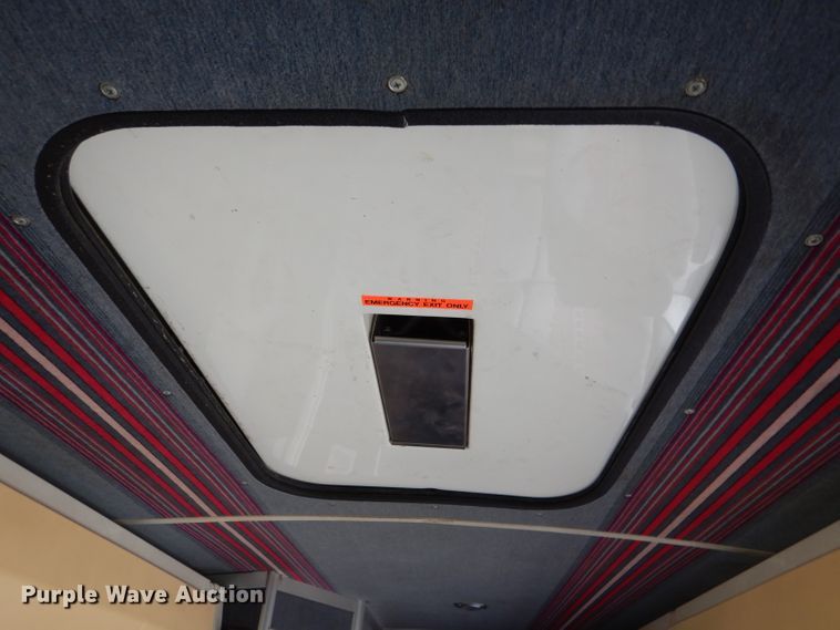 image for item FY9735 1993 MCI 102-C3 coach bus