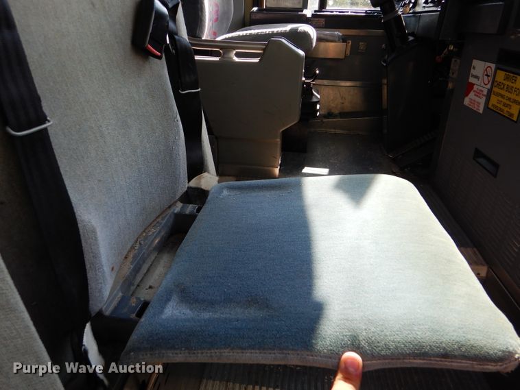 image for item FY9735 1993 MCI 102-C3 coach bus