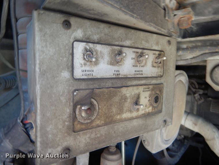 image for item FY9735 1993 MCI 102-C3 coach bus