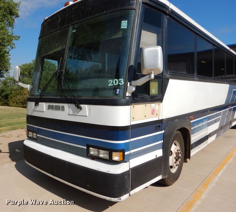 image for item FY9735 1993 MCI 102-C3 coach bus