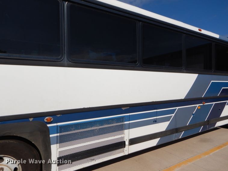 image for item FY9735 1993 MCI 102-C3 coach bus