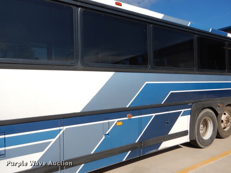 image for item FY9735 1993 MCI 102-C3 coach bus