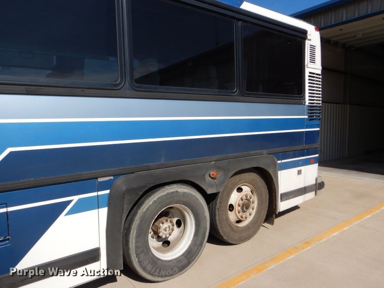 image for item FY9735 1993 MCI 102-C3 coach bus