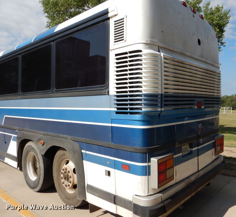 image for item FY9735 1993 MCI 102-C3 coach bus