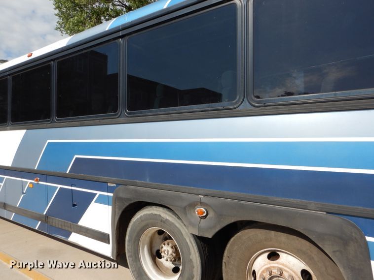 image for item FY9735 1993 MCI 102-C3 coach bus