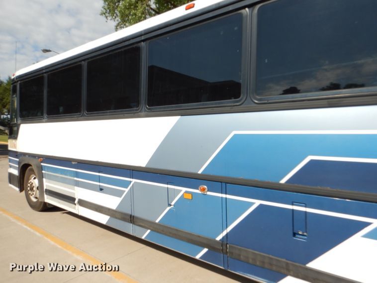 image for item FY9735 1993 MCI 102-C3 coach bus