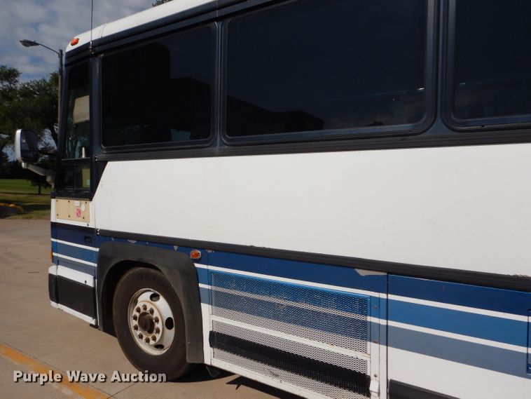 image for item FY9735 1993 MCI 102-C3 coach bus