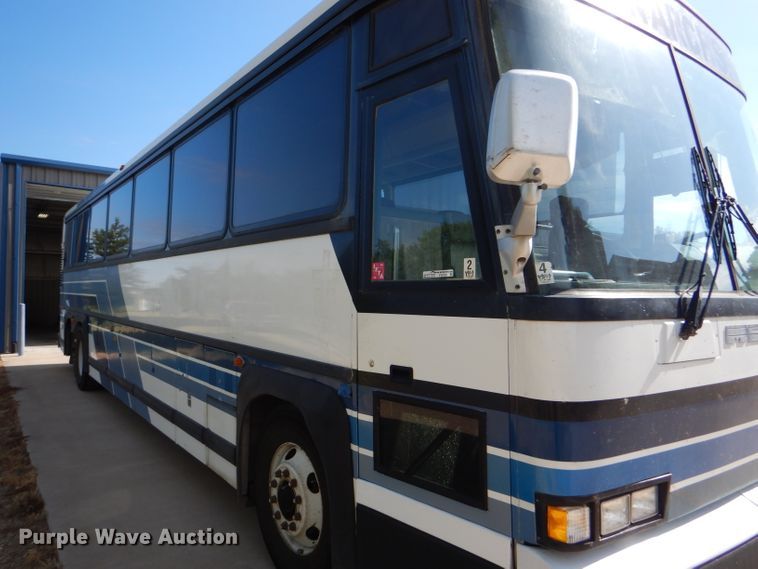 image for item FY9735 1993 MCI 102-C3 coach bus