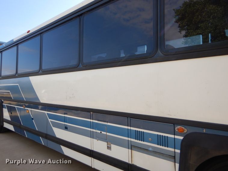 image for item FY9735 1993 MCI 102-C3 coach bus