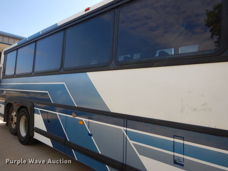 image for item FY9735 1993 MCI 102-C3 coach bus