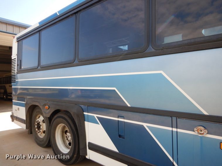 image for item FY9735 1993 MCI 102-C3 coach bus