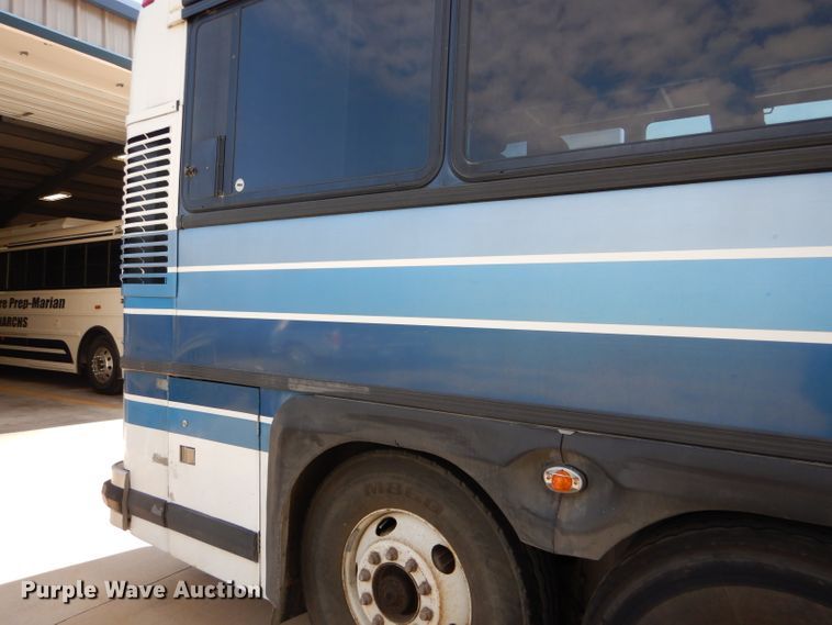 image for item FY9735 1993 MCI 102-C3 coach bus