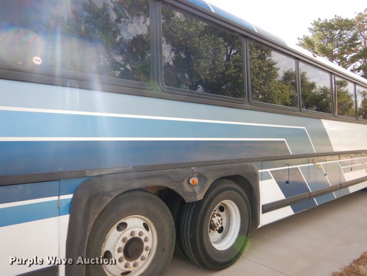 image for item FY9735 1993 MCI 102-C3 coach bus