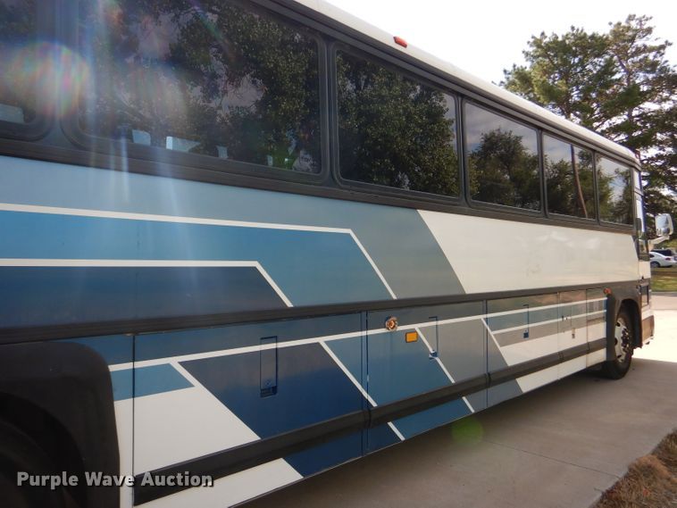 image for item FY9735 1993 MCI 102-C3 coach bus