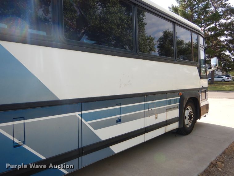 image for item FY9735 1993 MCI 102-C3 coach bus