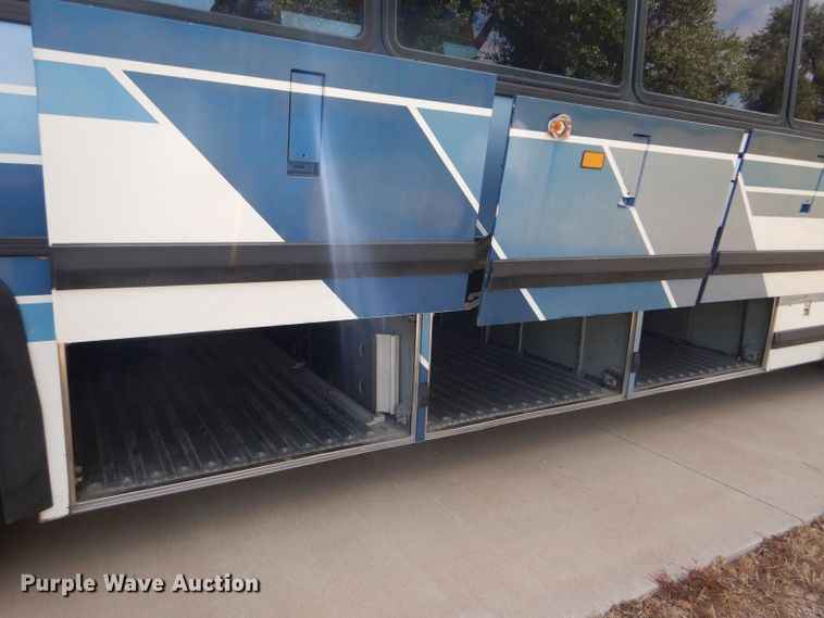 image for item FY9735 1993 MCI 102-C3 coach bus