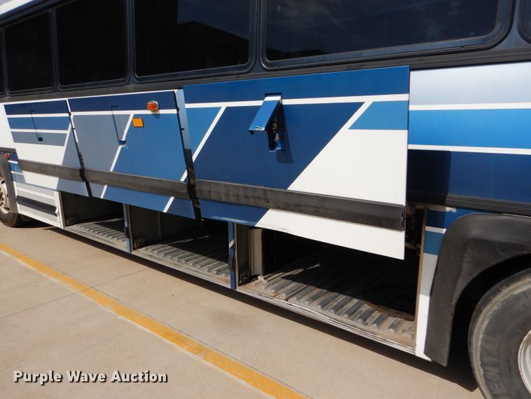 image for item FY9735 1993 MCI 102-C3 coach bus