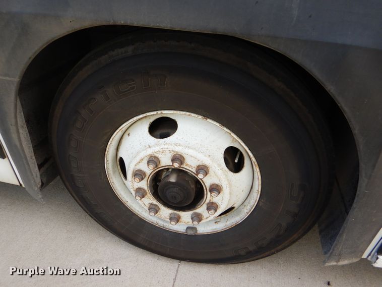 image for item FY9735 1993 MCI 102-C3 coach bus