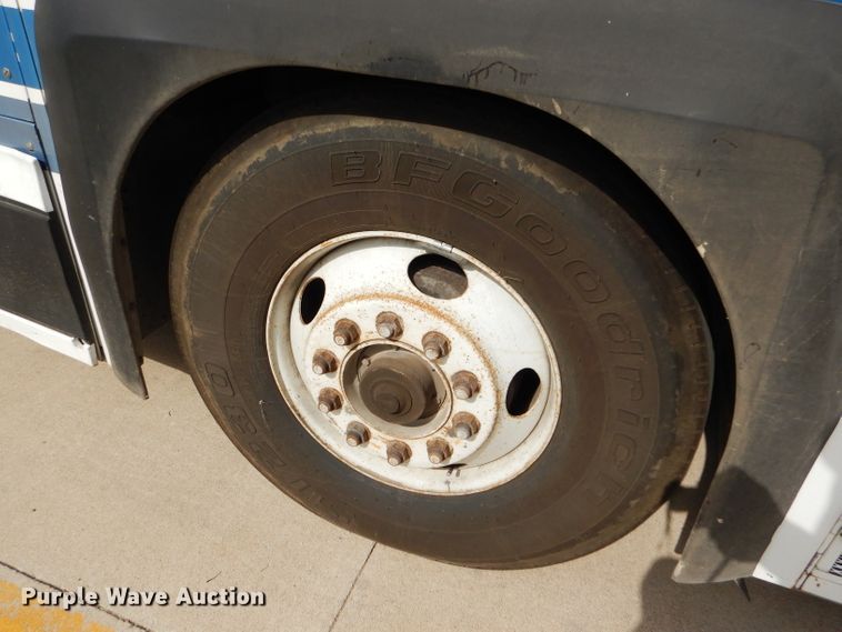 image for item FY9735 1993 MCI 102-C3 coach bus