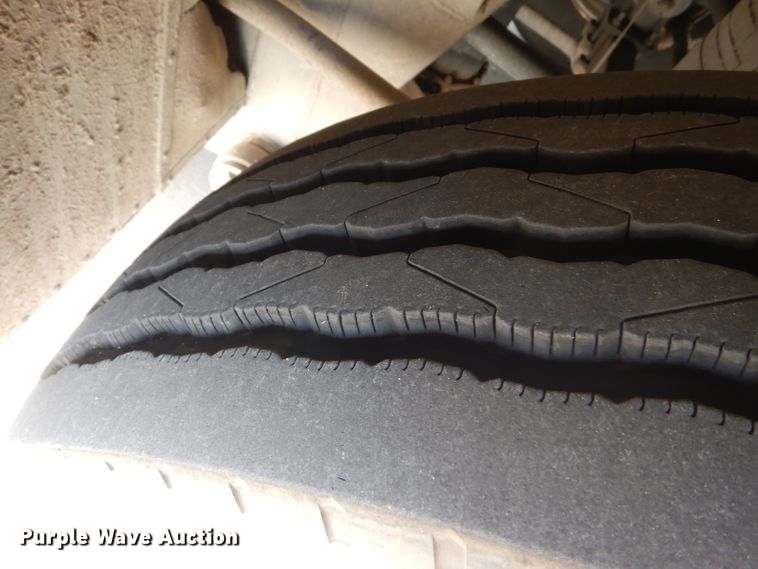 image for item FY9735 1993 MCI 102-C3 coach bus