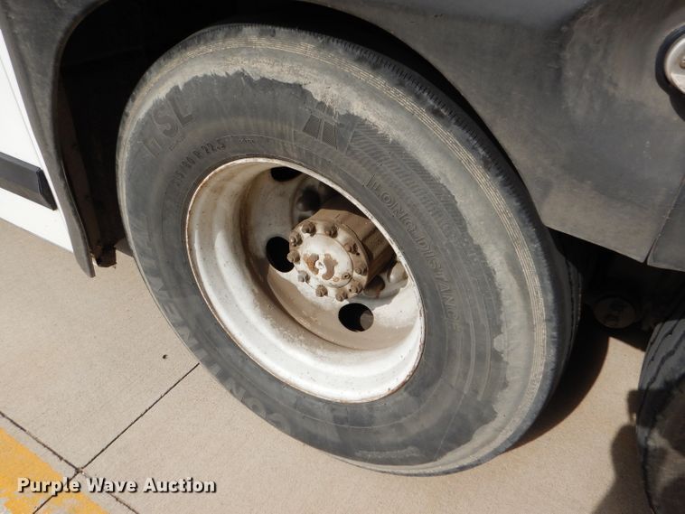 image for item FY9735 1993 MCI 102-C3 coach bus