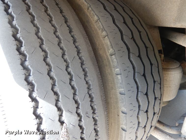 image for item FY9735 1993 MCI 102-C3 coach bus