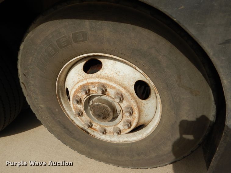 image for item FY9735 1993 MCI 102-C3 coach bus