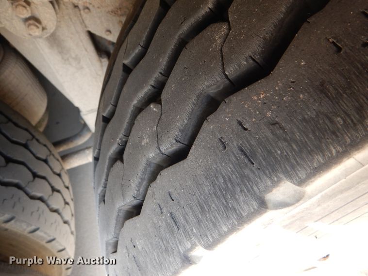 image for item FY9735 1993 MCI 102-C3 coach bus