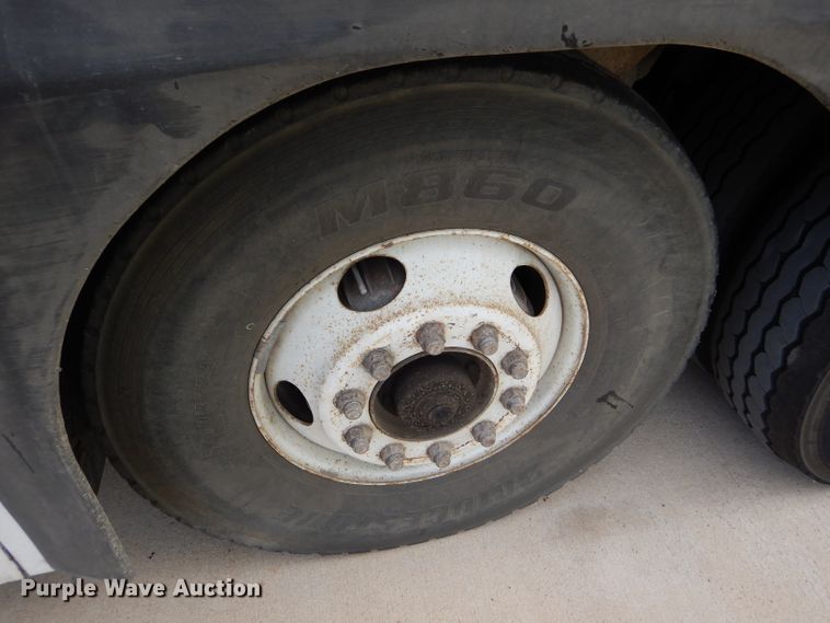 image for item FY9735 1993 MCI 102-C3 coach bus