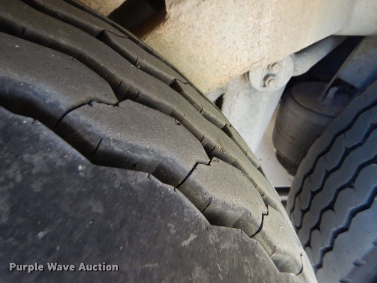 image for item FY9735 1993 MCI 102-C3 coach bus