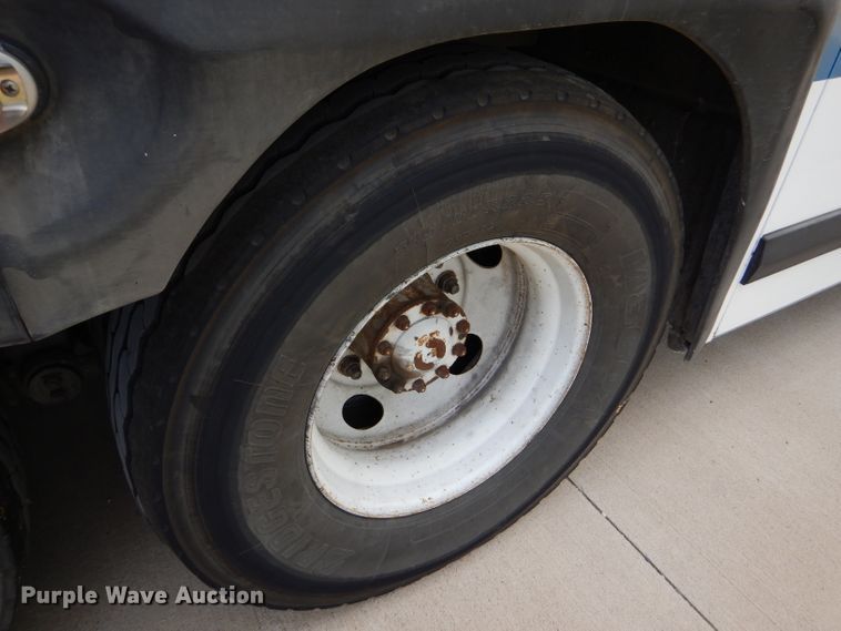 image for item FY9735 1993 MCI 102-C3 coach bus