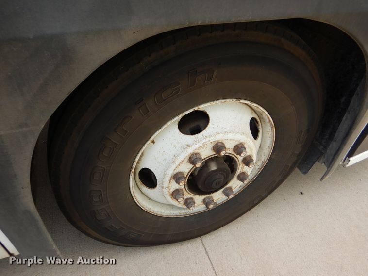 image for item FY9735 1993 MCI 102-C3 coach bus