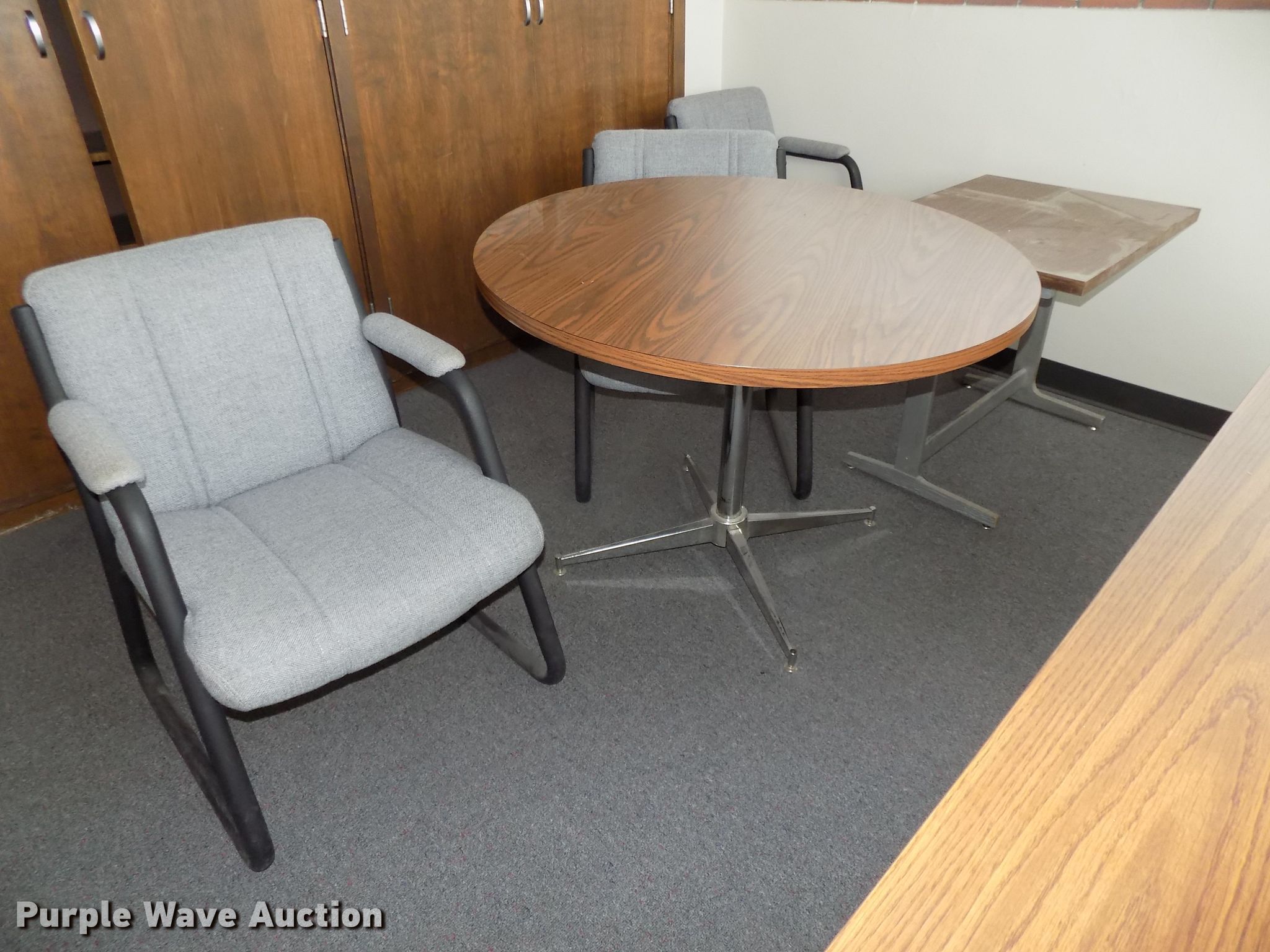 Furniture in Lincoln, NE Item DO9446 sold Purple Wave