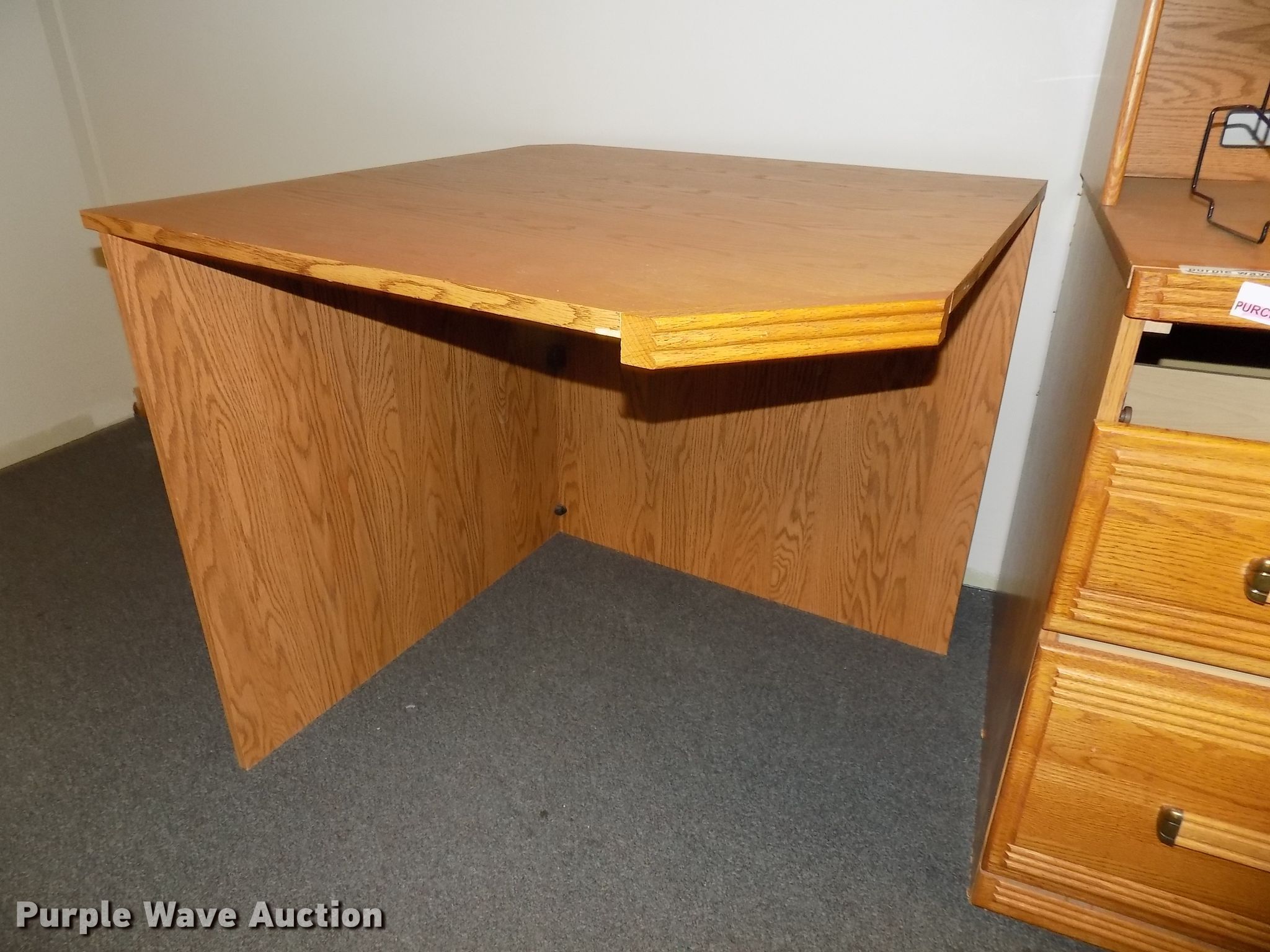 Furniture in Lincoln, NE Item DO9459 sold Purple Wave